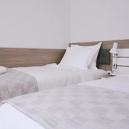 Centre - Two Bedroom アパート