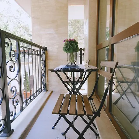 Centre - Two Bedroom דירה