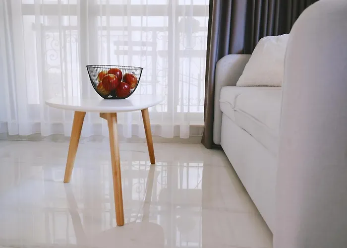 Centre - Two Bedroom דירה וארנה